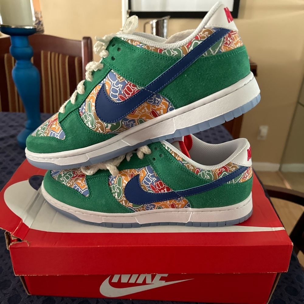 Size 10 - Nike Dunk Low Foam Finger 2022 - Picture 2 of 8